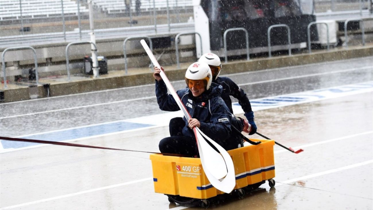 Sauber Row Boat USGP COTA Rain Delay